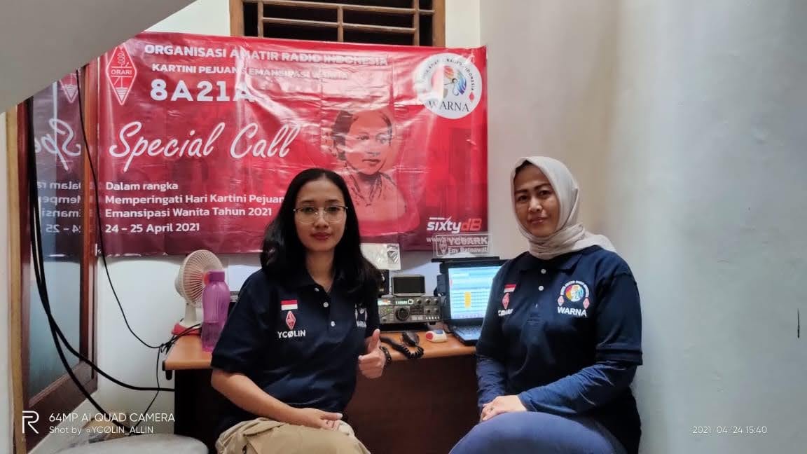 Elin Damayanti - YC0LIN dan Roniah - YC0LNS