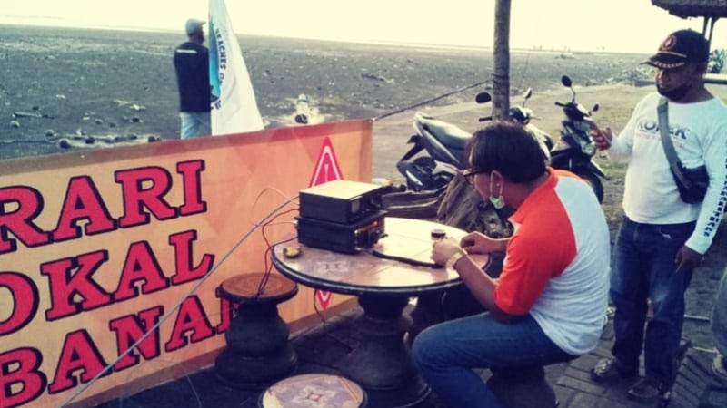 Di pantai Kelating Agus Trisna - YD9AAI/P