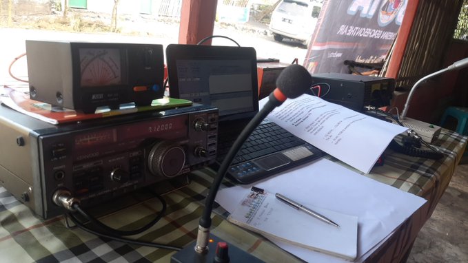 Persiapan aktivasi pantai dengan kegiatan iBOTA Paseban Kencong Jember