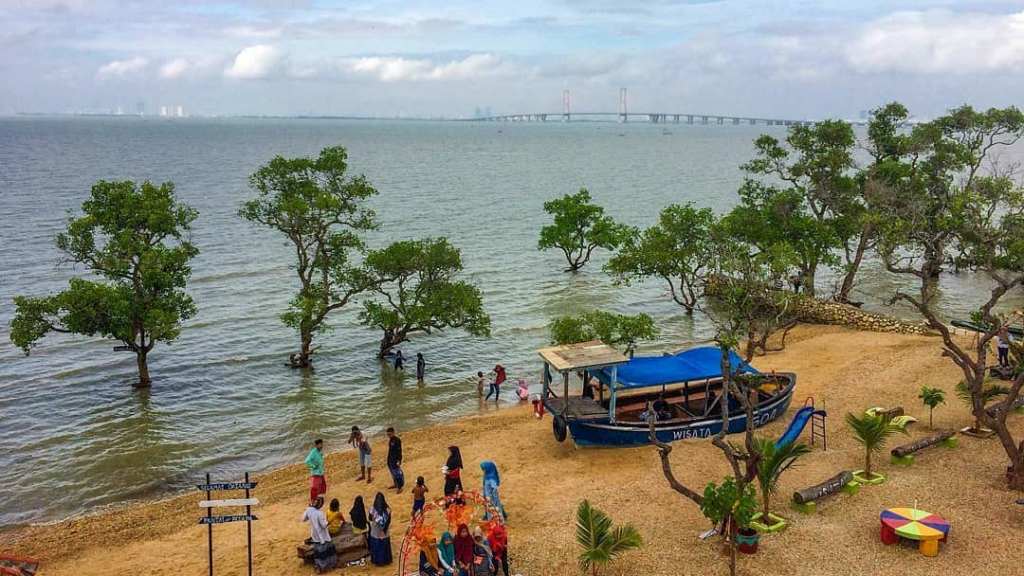 Indonesian Beaches On The Air - iBOTA Pantai Goa Pertapa