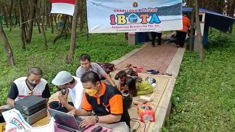 iBOTA-Pantai-Pancer-Door