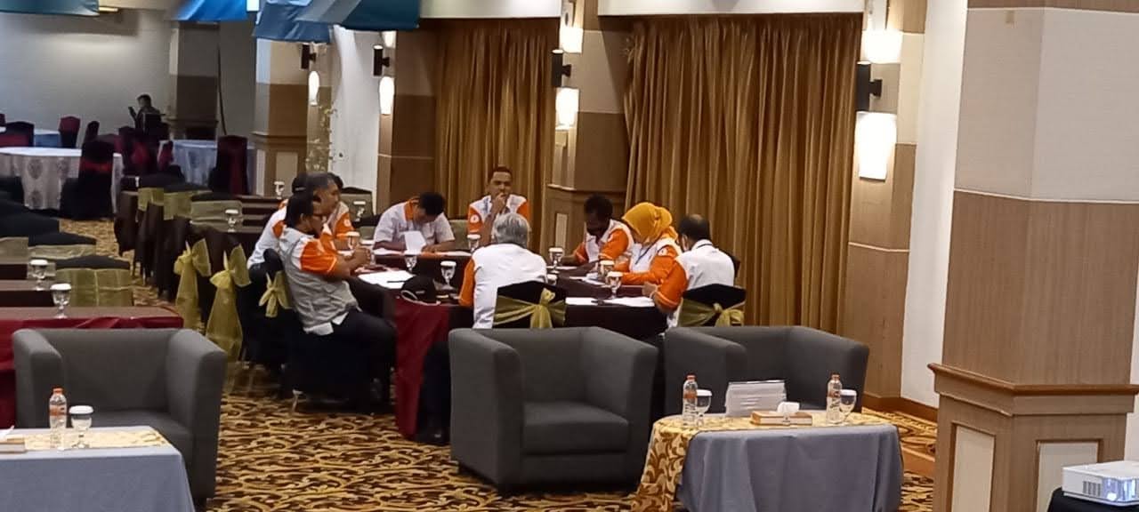 Komisi B membicarakan masalah BIMTEK Rakerda ORARI Daerah Riau