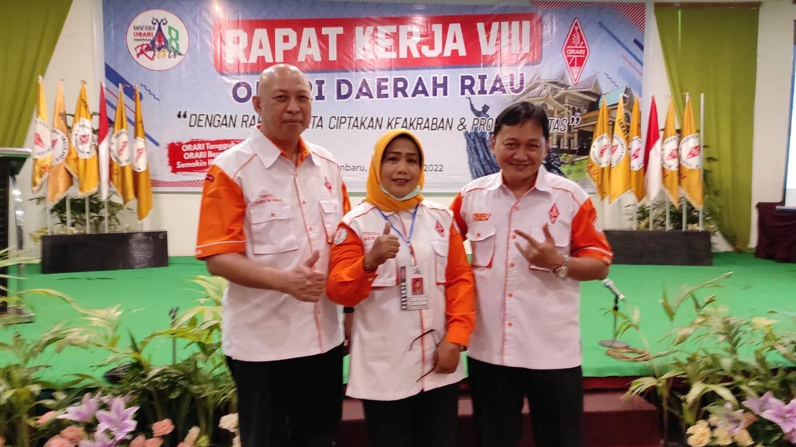 Sekjen Organisasi Amatir Radio Indonesia (ORARI) Yusuf Budhyanto - YB3DY yang didampingi oleh KBOT Djoko MS - YB1TJ mewakili Ketum.