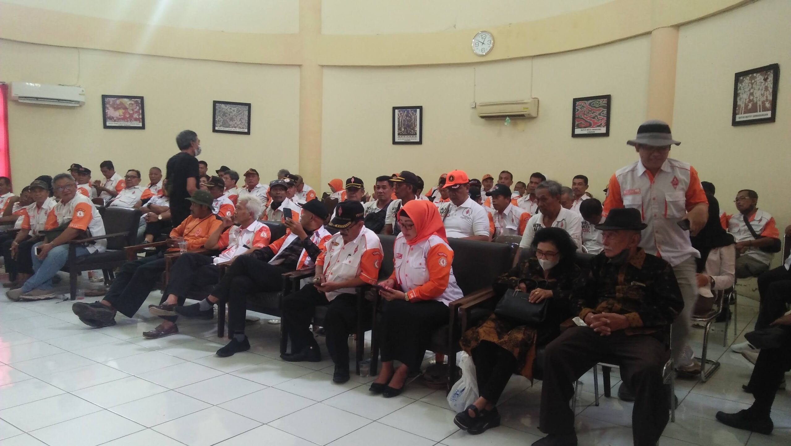 Para pengurus ORARI Daerah dan Lokal se-Jawa Tengah dalam syukuran penempatan Sekretariat ORARI Daerah Jawa Tengah