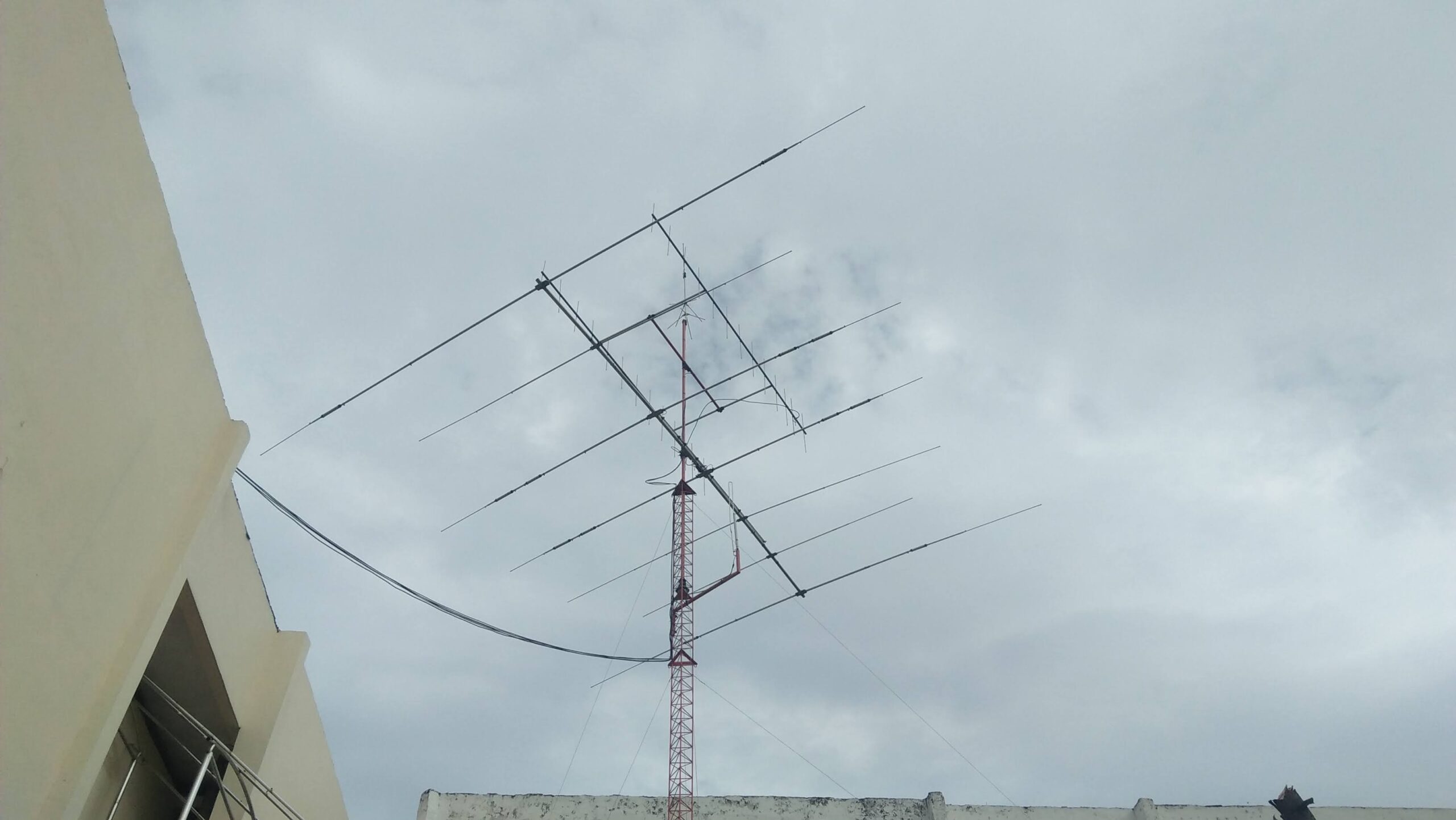 Antena pendukung perangkat komunikasi di ORARI Daerah Jawa Tengah