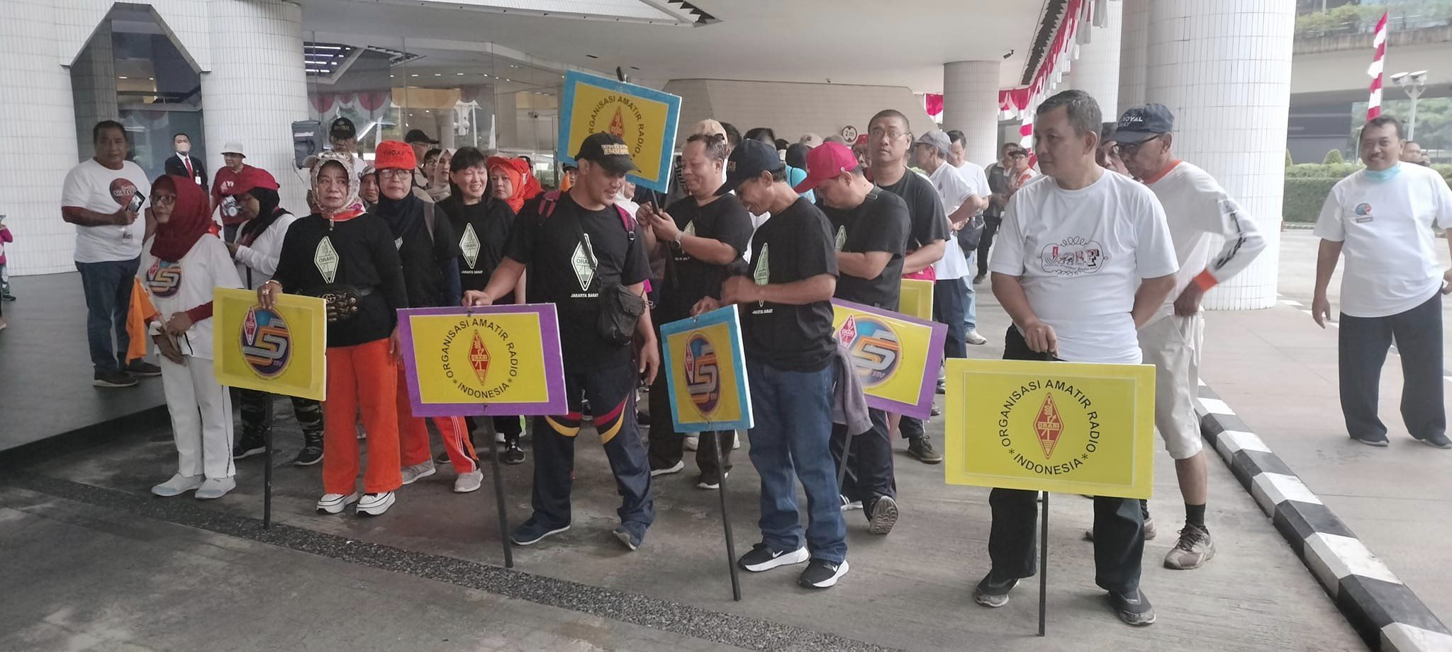 Organisasi Amatir Radio Indonesia Daerah DKI Jakarta adakan Fun Walk, Fun Bike and Family Gathering untuk rayakan HUT ORARI ke-55. Kegiatan jalan sehat, sepeda santai tersebut merupakan rangkaian dari HUT ORARI ke-55 yang jatuh pada tanggal 9 Juli 2023.