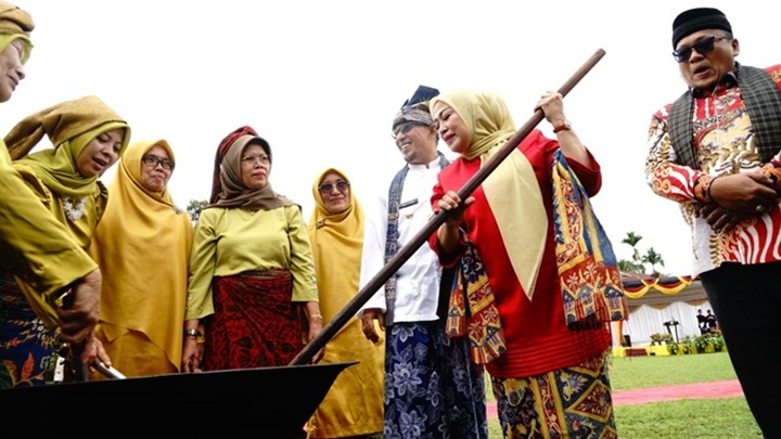 Tradisi dari nenek moyang mangalamai dan mangubang oleh masyarakat Tanah Datar