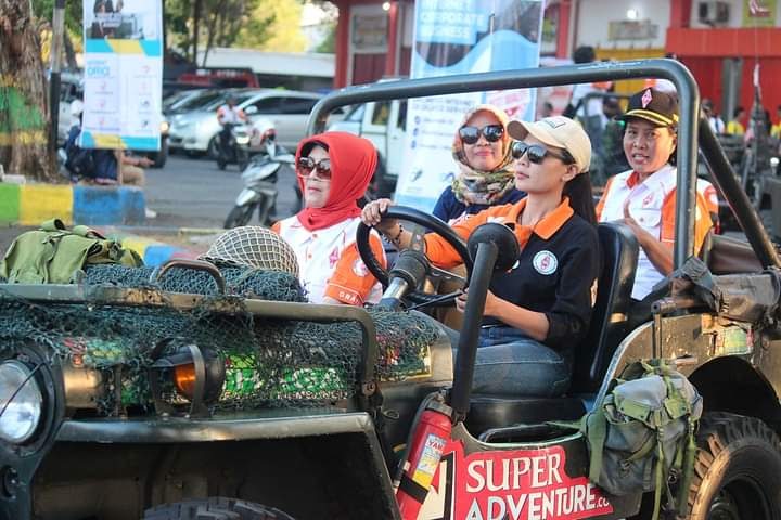 Srikandi dari ORARI Lokal Pati ikuti Kirab mobil jeep HUT ORLOK Pati ke-39