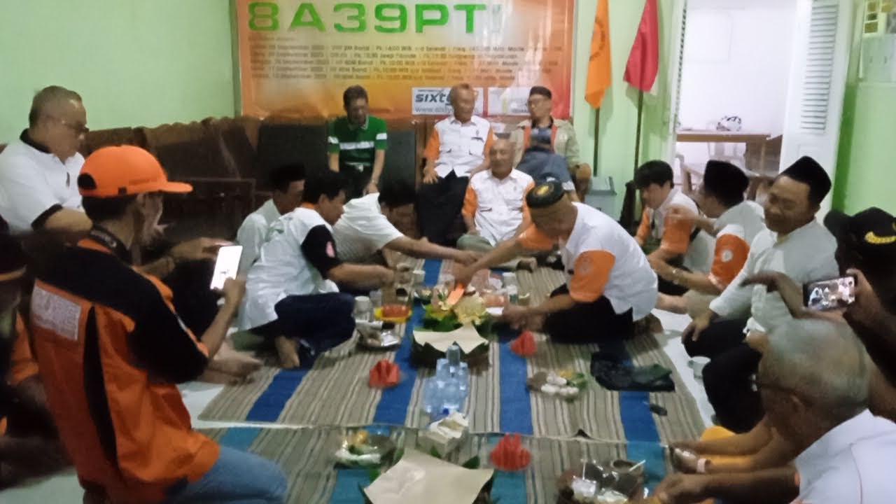 do'a bersama dan potong tumpeng sebagai rasa ucapan syukurHUT ORLOK Pati ke-39