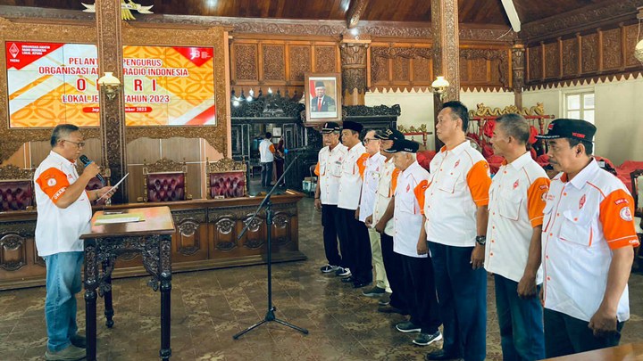 Ketua ORARI Daerah Jawa Tengah mengukuhkan segenap DPP dan Pengurus  ORARI Lokal Jepara