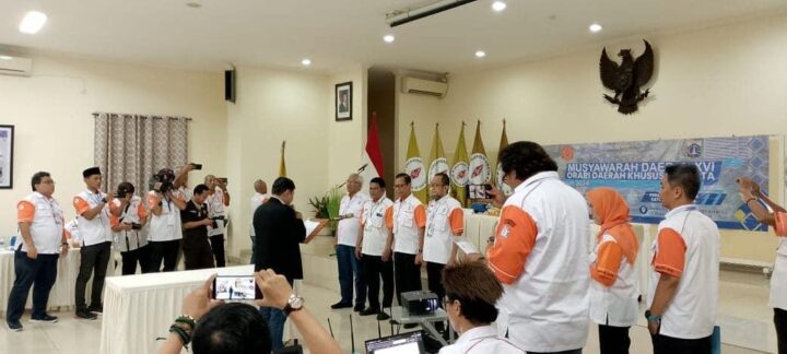 Sekjend ORARI Pusat YB3DY mewakili Ketua Umum ORARI YB0DX mengukuhkan DPP dan Ketua terpilih MUSDA XVI ORARI DKI Jakarta