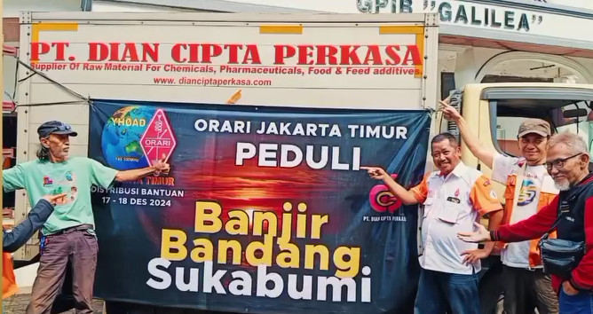 menyalurkan bantuan langsung kepada korban banjir bandang di Sukabumi