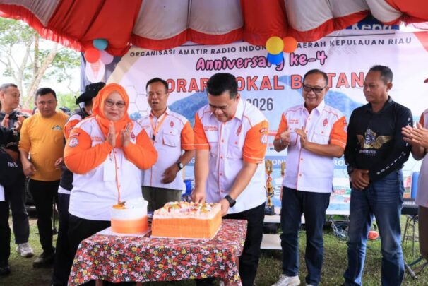 Keneriahan HUT ke-4, ORARI Lokal Bintan dalam kegiatan tracking di Gunung Bintan 