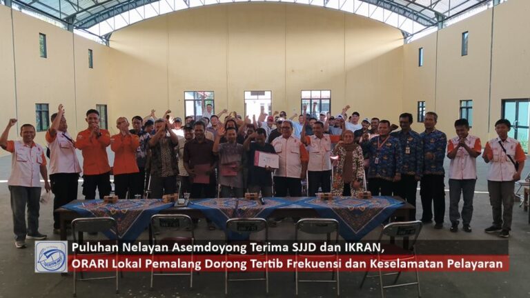 Puluhan Nelayan Asemdoyong Terima SJJD dan IKRAN, ORARI Lokal Pemalang Dorong Tertib Frekuensi dan Keselamatan Pelayaran