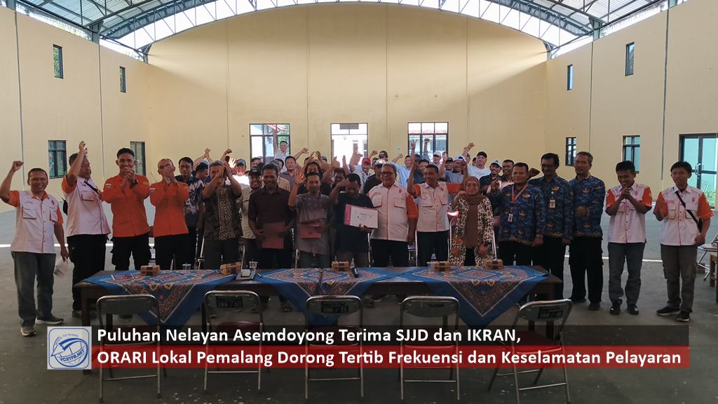 Puluhan Nelayan Asemdoyong Terima SJJD dan IKRAN, ORARI Lokal Pemalang Dorong Tertib Frekuensi dan Keselamatan Pelayaran